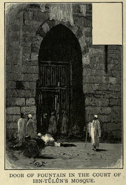 مدخل النافورة في ساحة مسجد ابن طولون