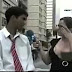  Reporter Deixa um dos seus seios a mostra para ver se o brasileiro é educado!