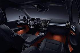 Interior view of 2019 Volvo XC40 T5 AWD R-Design interior
