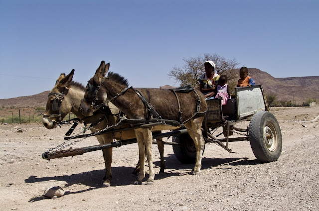 Namibia: Damaraland photo tour: Twyfelfontein, Organ Pipes, Khorixas