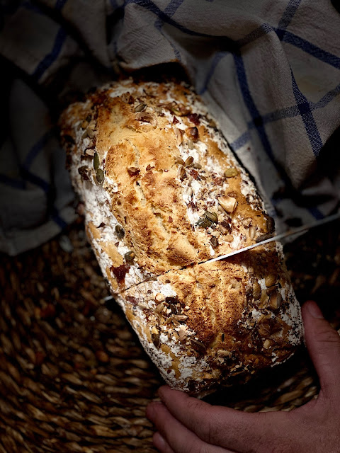 Pan de soda irlandés con frutos secos y semillas