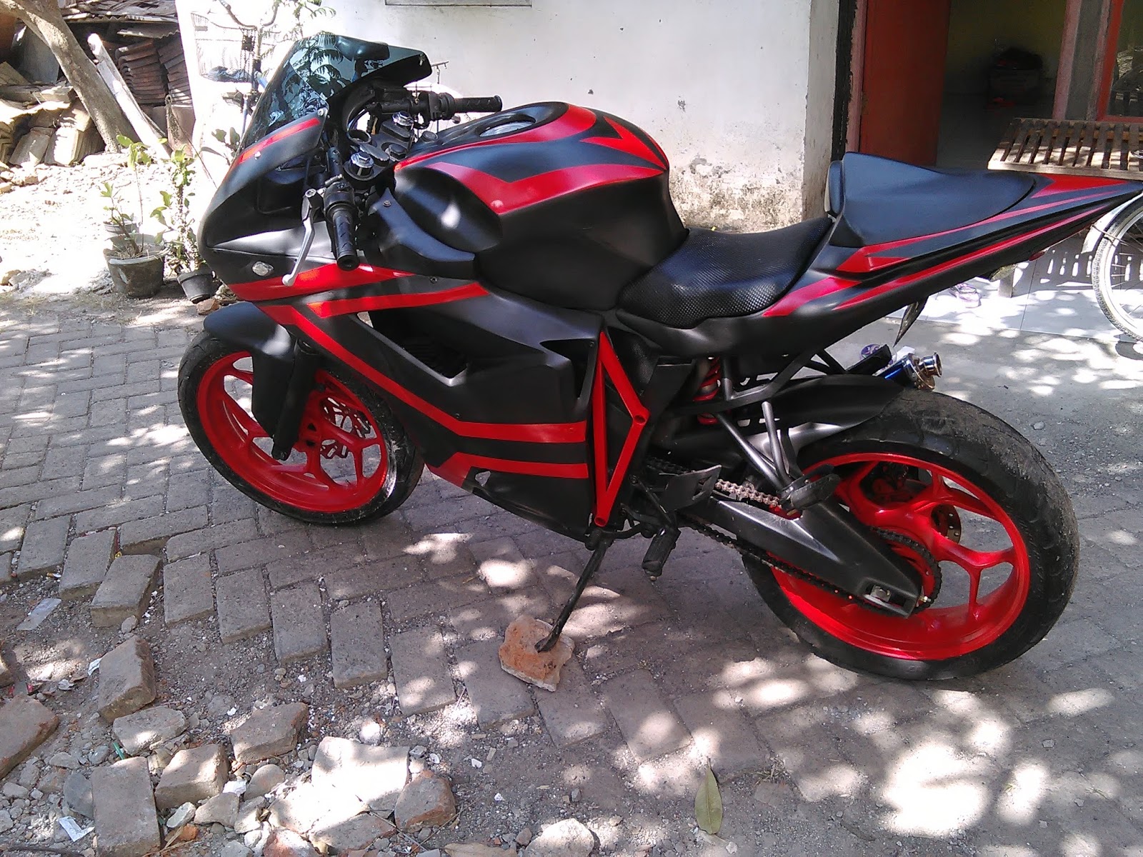 Sentral Modifikasi Jawa Timur: CB150R Modif Ducaty