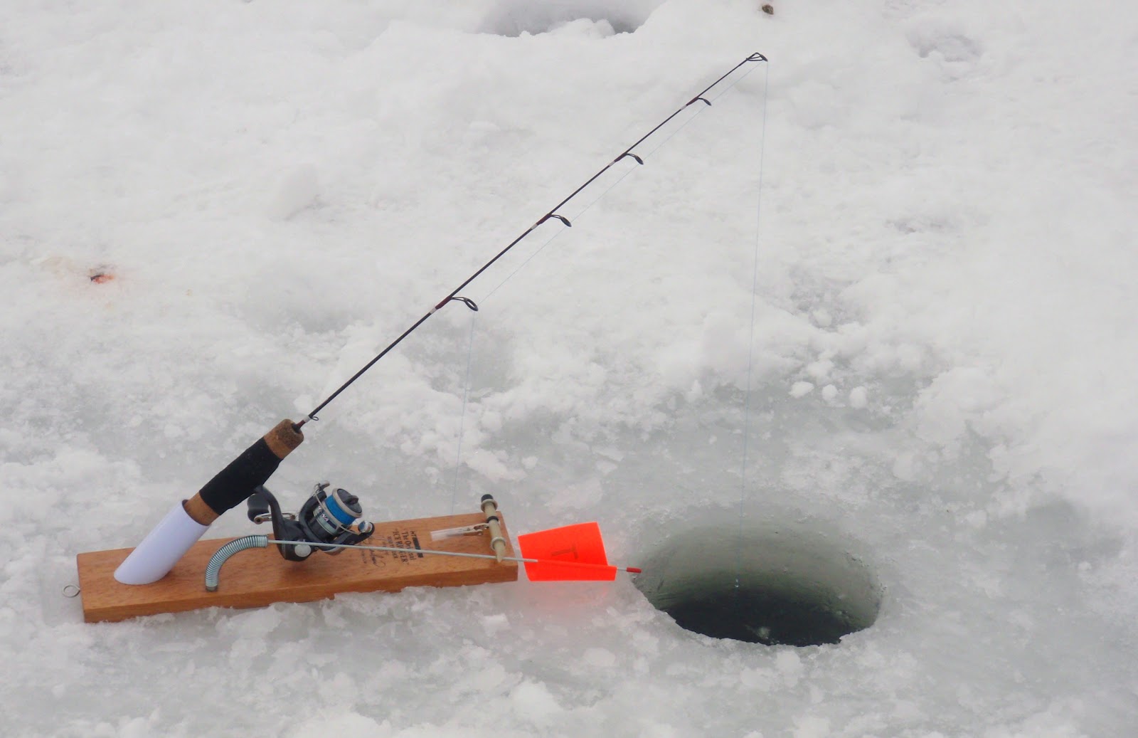 Bass Junkies Fishing Addiction: On the Ice: Dead stickin' for Splake