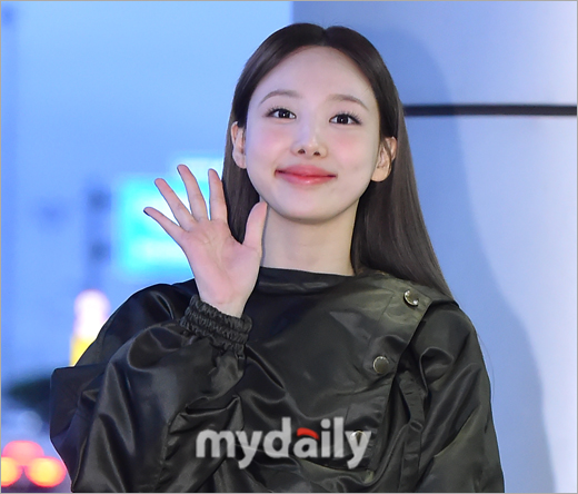 221129 Nayeon - ICN Airport (Departure to Japan for Louis Vuitton Event) in  2023