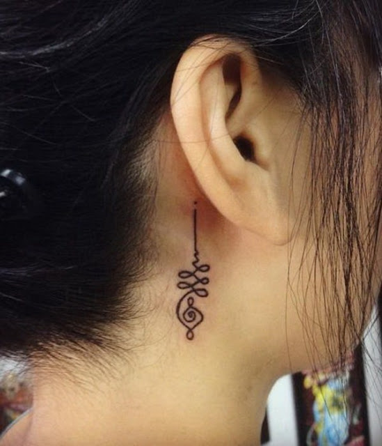 Tatuagens femininas atrás das orelhas 