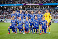 SELECCIÓN DE JAPÓN. Temporada 2022-23. Takehiro Tomiyasu, Maya Yoshida, Shogo Taniguchi, Hidemasa Morita, Wataru Endo, Shuichi Gonda. Junya Ito, Diazen Maeda, Yuto Nagatomo, Daichi Kamada, Ritsu Dōan. SELECCIÓN DE JAPÓN 1 SELECCIÓN DE CROACIA 1 En los penaltis: SELECCIÓN DE JAPÓN 1 SELECCIÓN DE CROACIA 3 Lunes 05/12/2022, 16:00 horas. XXII Copa Mundial de fútbol de la FIFA Catar 2022, octavos de final. Al Wakrah, Catar, estadio Al Yanub: 42.523 espectadores. GOLES: ⚽1-0: 43’, Daizen Maeda. ⚽1-1: 55’, Ivan Perisic. PENALTIS: ❌0-0: Takumi Minamino: para Livakovic. ⚽0-1: Nikola Vlasic, gol. ❌0-1: Kaoru Mitoma, para Livakovic. ⚽0-2: Marcelo Brozovic, gol. ⚽1-2: Takuma Asano, gol. ❌1-2: Marko Livaja, lamnzamiento al poste. ❌1-2: Maya Yoshida, para Livakovic. ⚽1-3: Mario Pasalic, gol.