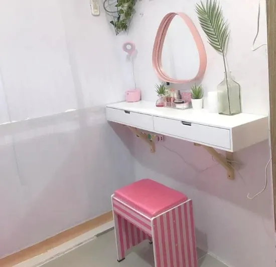  Artikel ini kami buat untuk menjawab beberapa pertanyaan dari warga net yang sering menan 14 Inspirasi desain rumah kecil 2 lantai dengan kombinasi warna pink