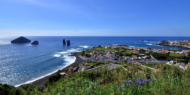 Azores. Mosteiros. piscina natural. playa volcánica San Miguel