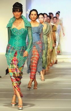 Model baju pesta batik muslim wanita pria sederhana casual modern