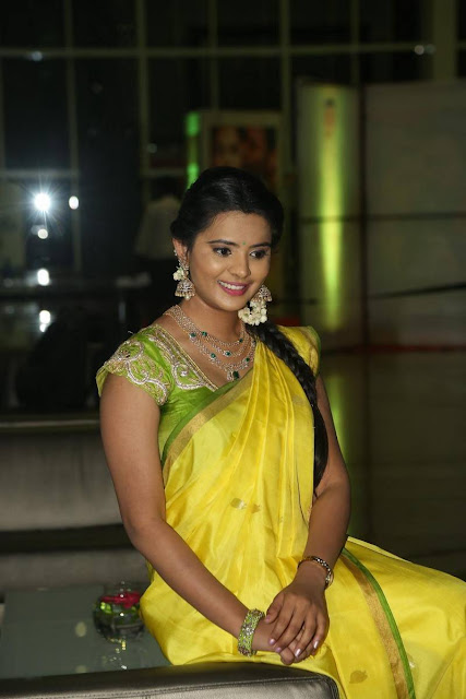 Manasa Latest Hot Glamourous Lemon Yellow Traditional Saree