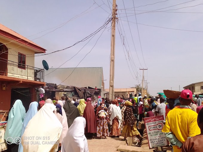 (Breaking) Two Houses Are On Fire In Kabala west, Kaduna. 