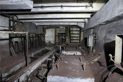Búnker subterraneo abandonado en Moscú de la época de Stalin Abandoned underground bunker in Moscow from Stalin's time