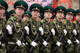 Tentara Rusia Sedang Berbaris - Sekitar Dunia Unik