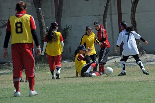 kabul girls friendship. kabul girls soccer club.