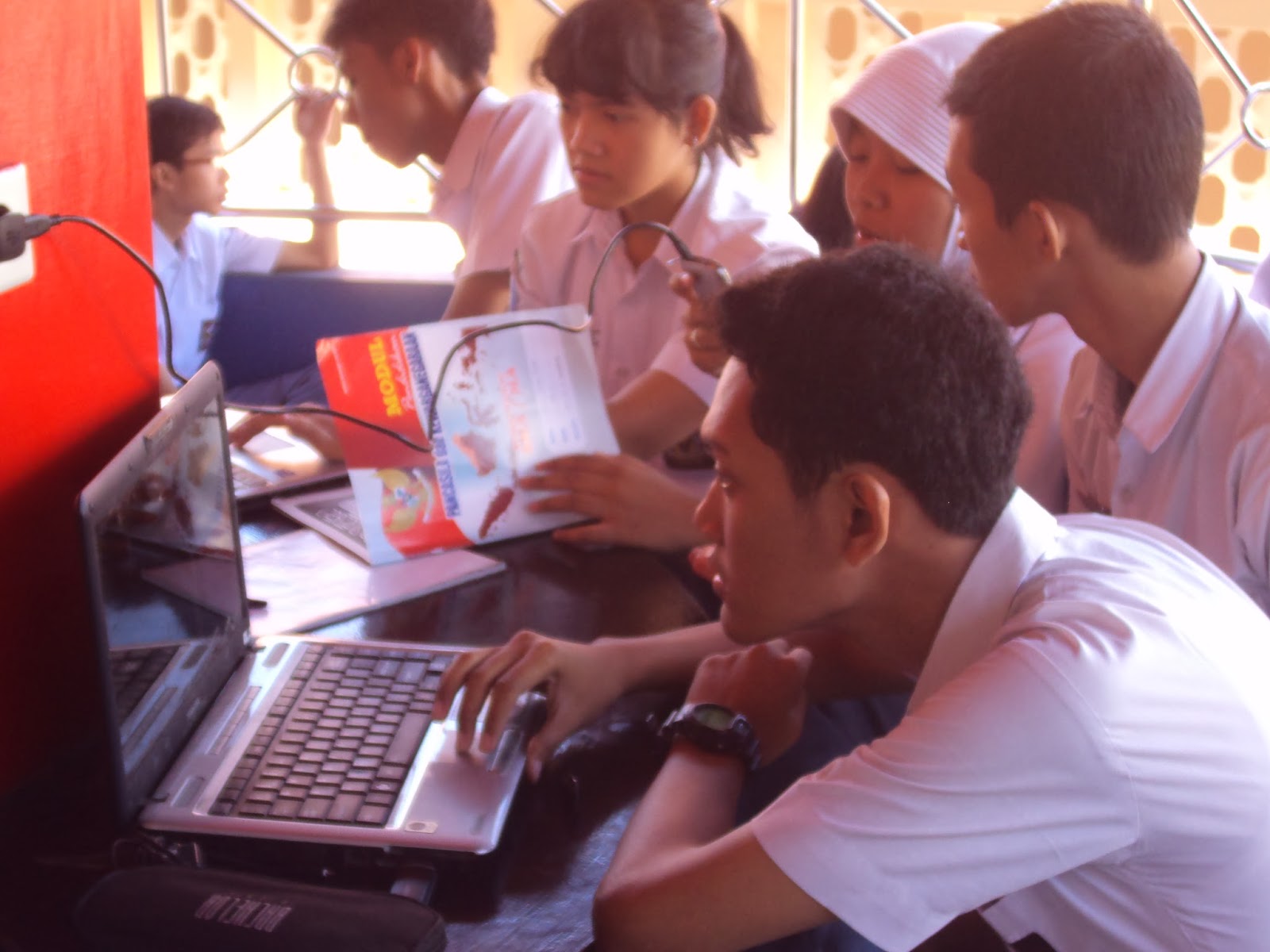 Contoh Globalisasi Di Lingkungan Tempat Tinggal 
