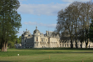schloss-chantilly-garten-wiese