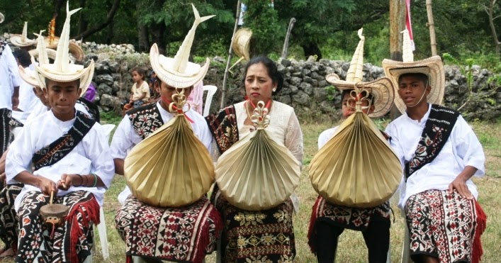 8 Baju  Adat Nusa Tenggara Timur NTT  Beserta Gambar dan 