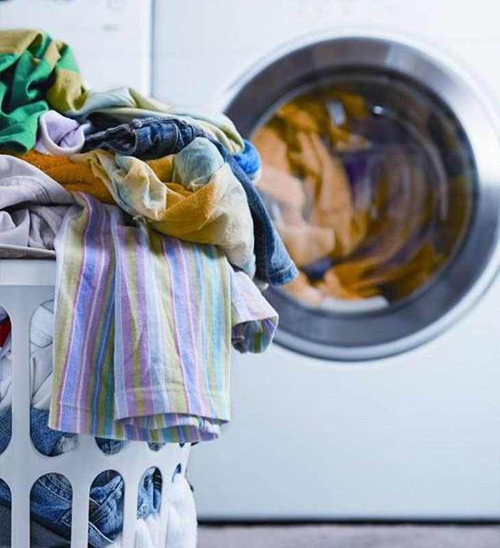 chỉ nên giặt quần áo với khối lượng cho phép để tránh quá tải gây rung lắc, ảnh hưởng đến hiệu năng giặt của máy.