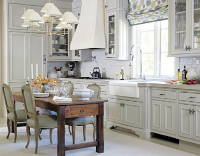 Kitchen Cabinet Glass on Designer  Suzanne Kasler Beautifully Positions Glass Front Cabinets