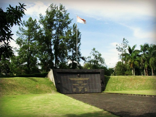 bangunan monumen bersejarah