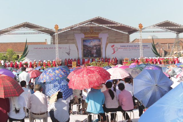 Gereja Katolik Vietnam Menandai Kanonisasi Para Martir