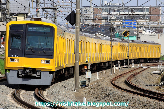 黄色くなってから初の営業運転。池袋発の臨時快速急行所沢行でお披露目する6157F。　秋津－所沢　2015.4.18