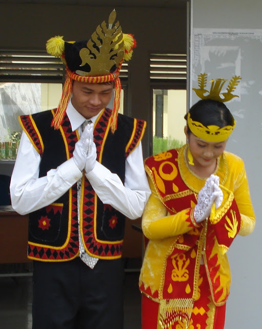 10 Baju Adat Sumatera Utara TradisiKita Indonesia