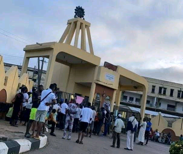 Poly Ibadan Students Protest Over Renaming School After Ex-Governor Olunloyo