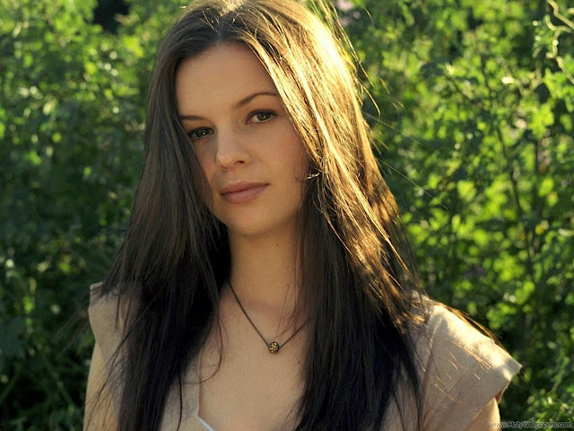 Amber Tamblyn HD Wallpaper-1600x1200-05