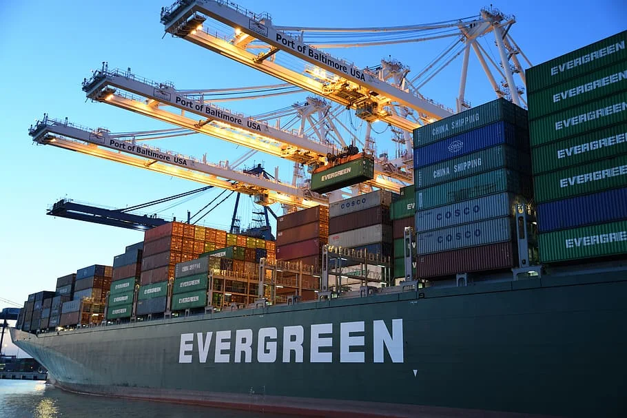 Evergreen ordina sei navi portacontainer in Cina