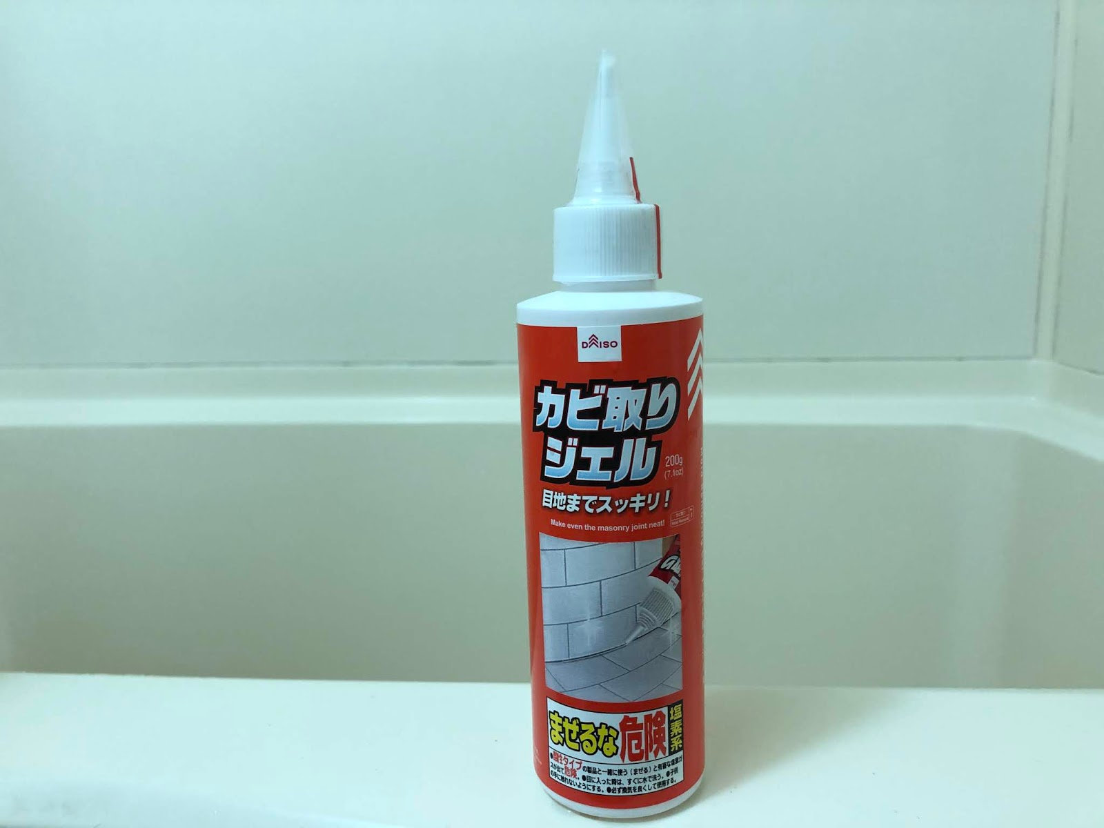 ダイソー 100均のカビとりジェルを使ってみた ジェルタイプはとどまりが良い 省吾のブログ 今日も雑談しましょうか