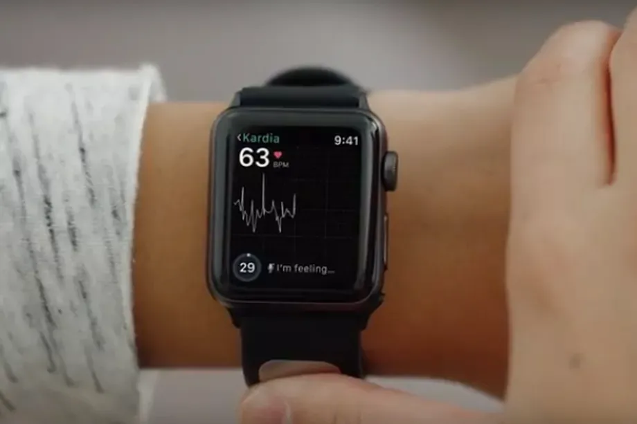 Apple-Watch-salute