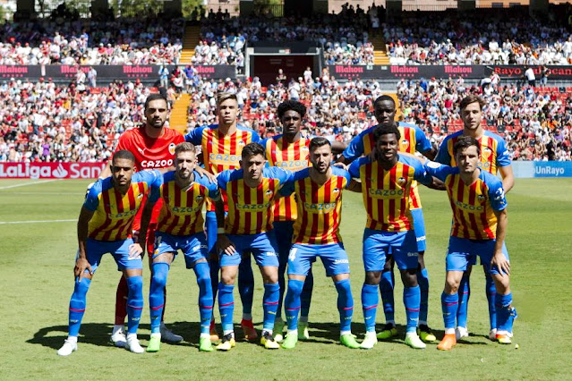 VALENCIA C. F. Temporada 2022-23. Mamardashvili, Gabriel Paulista, Thierry Correia, Diakhaby, Nico González. Samuel Lino, Samu Castillejo, Hugo Duro, Gayá, Yunus Musah y Hugo Guillamón. RAYO VALLECANO DE MADRID 2 VALENCIA C. F. 1 Sábado 10/09/2022, 14:00 horas. Campeonato de Liga de 1ª División, jornada 5. Madrid, Estadio de Vallecas: 12.085 espectadores. GOLES: 1-0: 5’, Isi Palazón. 2-0: 52’, Nico González, en propia puerta. 2-1: 90+3’, Mouctar Diakhaby.