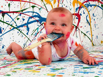 colourfull-baby-drawing-walls-with-color