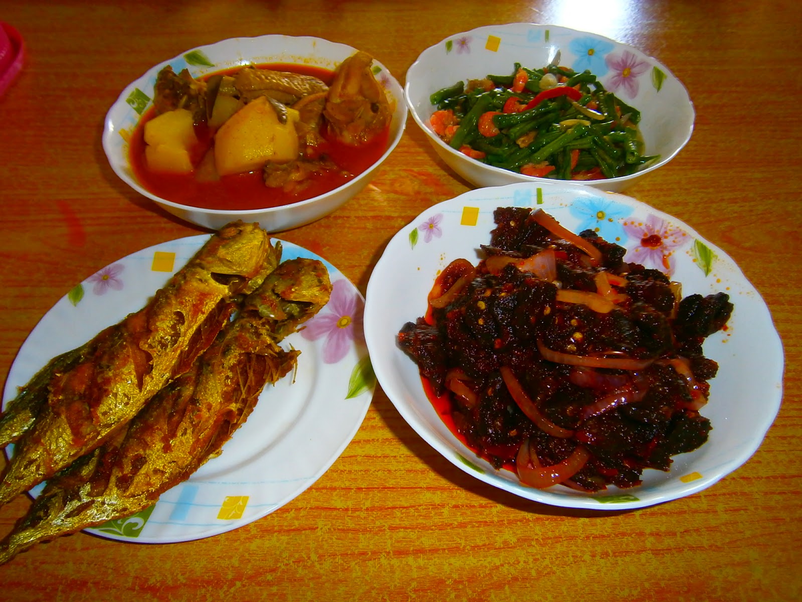 Dapur Kecik Mama Mirza: Nasi Putih + Kari Ayam + Sambal 