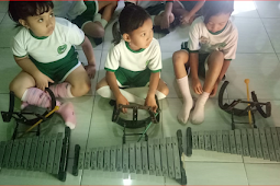 Cara mengenalkan alat drumband kepada murid TK