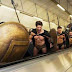 This is Sparta! Σπαρτιάτες πολεμιστές κατέκλυσαν το μετρό του Λονδίνου