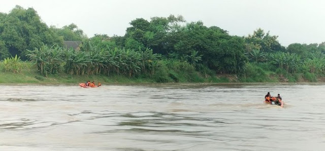  Perahu Penambang Pasir Terbalik di Bengawan Solo Bojonegoro, 1 Orang Hilang