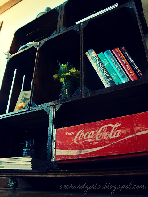 DIY - Apple Crate Bookshelf - Orchard Girls