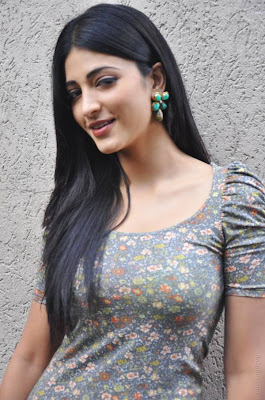 Cool Shruti hassan in Flowered tops and blue jeans, kollywood actress shruti haasan