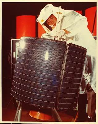 民間初の通信衛星　Intelsat 1