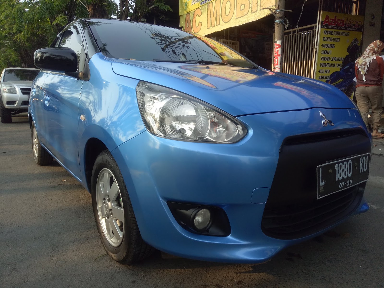 Jasa Wrapping Sticker Mobil Surabaya Termurah AzkaWrapcom