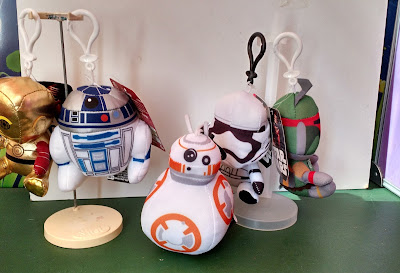 Chaveiro de pelúcia, personagens da Guerra nas Estrelas: (vendidos C3PO e R2 D2) , BB 8 (sem etiqueta de papelão), trooper e Boba Fett - entre 9 e 10,5cm de altura - R$ 20,00 cada