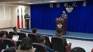 Chinese balloons float across the Taiwan Sea every month? Taiwan's Ministry of National Defense  Huang Wenqi, Assistant Deputy Chief of the Intelligence Sub-Office of Taiwan's Ministry of National Defense, responded at a regular press conference that there were issues related to the presence of Chinese air balloons in Taiwan's airspace.  The British "Financial Times" recently disclosed that Chinese military balloons invade Taiwan once a month. Taiwan's Ministry of National Defense responded on the 14th that most of the air balloons found in the airspace around the Taiwan Strait are for weather detection. So far, no targets that need to be destroyed by lethal force have been found, and no secret reconnaissance balloon similar to the one shot down by the United States in South Carolina has appeared near Taiwan.  In recent years, Taiwan has observed dozens of Chinese military balloons flying into Taiwan's airspace. The Financial Times quoted a Taiwanese official as saying, "They appear very frequently, and they only came here a few weeks ago." ".  China has never announced its renunciation of the use of force against Taiwan, and the hovering of Chinese military balloons around the Taiwan Strait has also aroused concern from all walks of life. Taiwan's Ministry of National Defense took advantage of a regular press conference on the 14th to give a complete explanation of the Chinese balloon flying to the sea and airspace around Taiwan.  "Most of the air balloons that appear in the airspace around the Taiwan Strait are used for meteorological detection." Huang Wenqi, assistant deputy director of the intelligence office of Taiwan's Ministry of National Defense, pointed out that the balloons detected by Taiwan are small in size, light in weight, and easy to fly. When it reaches a certain height, it will burst and disappear by itself. Although its material is made of rubber, its display on radar echoes is relatively weak, but it is not completely undetectable. He said, "As long as it is a balloon that flies over the area near the Taiwan Strait, the national army will use all channels and capabilities to search and search, and there will be no situation where foreign media say 'the balloon was not caught'."  As for whether the air balloon entered Taiwan's airspace at 40,000 feet? Huang Wenqi explained that what was mentioned in the report was the height rather than the range, and it was doubtful whether it entered the airspace. The balloons detected in Taiwan in the past, because of the prevailing wind from the west, "most of them were in the waters off Taiwan, not in the sky above Taiwan."   Quantity and Nature of Balloons in China  "The number of balloons is probably in line with the number of weather balloons released on the other side during the prevailing wind period." Regarding the media's question about the number of Chinese balloons detected in Taiwan in the past two years? Huang Wenqi said that the number of detections per year is not necessarily certain, but it is not convenient to disclose the number of times.  Huang Wenqi compared the difference between "detection balloons" and "air sounding balloons". Taking the balloons detected by the United States as an example, they are large in size, have certain direction control capabilities, and even propulsion capabilities, which belong to detection balloons; air sounding balloons are meteorological balloons from various countries. The behavior of the unit is periodic, because of the activity in the troposphere, the range and direction of the drift are uncertain. No matter what type of intelligence is engaged in, there must be a set of intelligence investigation routes. He said, "Balloons floating freely in the troposphere near Taiwan are difficult to do intelligence work because they cannot define targets."  "The balloons shot down by the U.S. military in South Carolina actually carried quite sophisticated equipment, but we haven't seen the Chinese Communist Party use such sophisticated surveillance balloons near Taiwan. There is a considerable difference." Huang Wenqi Supplementary explanation.  Taiwan's Disposition Principles  Taiwan's military has three clear procedures for handling balloons, including "detection, identification, and disposal."  For objects that have flown, the first thing to do is to identify the type of balloon. Huang Wenqi said that Taiwan's meteorological units and the National Army's meteorological and flight units will release balloons at regular intervals. If the Ministry of National Defense announces the balloon without identifying it, it will easily mislead the outside world. Therefore, it is necessary to confirm its nature and whether it is threatening.  "If it belongs to a balloon with a detection function, it will be dealt with by 'necessary means'." He further said, "Just like the number of balloons that appear in the United States every day, but the announcements are limited to national security. Threats. Our country (Taiwan) has a detailed disposal principle, but it is inconvenient to elaborate. In principle, our country (Taiwan) is the same as the United States for the balloons that must be disposed of. Only those who pose a threat to national security and people’s livelihood will be disposed of. "  The media asked whether the so-called disposal included shooting down? Huang Wenqi responded that so far, no targets that need to be destroyed by lethal force have been found. "If such targets are determined to be a high threat, disposal measures include shooting them down when entering or approaching territorial waters."  As for whether shooting down the balloon counts as the "first hit"? Huang Wenqi emphasized that there is a difference between balloons and the "first strike" defined by dealing with drones. Most of the balloons around the world are used for reconnaissance. They are definitely not items that pose a threat of force, but intelligence exploration. They should not be confused with acts that pose a threat of force to Taiwan. This is another way to deal with it.  "After the balloon incident, Taiwan's government-related units can also follow the so-called 'red line', such as the balloons that passed through some sensitive areas in the United States this time, and are determined to be non-civilian and detectable to a considerable extent." Zhong Zhidong, an assistant researcher at the National Security Research Institute of Taiwan's National Defense Security Research Institute, said in an interview with this station.  Zhong Zhidong believes that with the precedent of the United States shooting down a detection balloon, Taiwan can also reasonably and legitimately cite it. However, under the tense cross-strait relations, even if the spy balloon passes through relevant sensitive areas, he expects that "Taiwan should fully communicate with the United States and obtain the understanding of the United States before shooting it down."