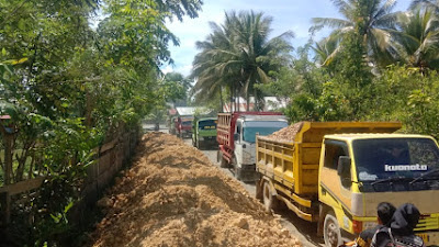  PT.HIP Perbaiki Jalur Jalan Rusak di 3 Desa Dari Dana CSR   