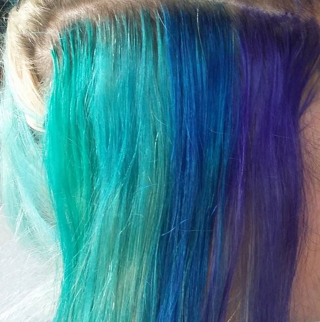 Neon blue hat es nicht auf die Haare geschafft, das war mir zu lila.  width=
