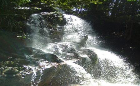 merupakan salah satu tempat wisata di Pekanbaru  Air Terjun Guruh Gemurai Riau Wisata Alam Yang Siap Memanjakan Anda