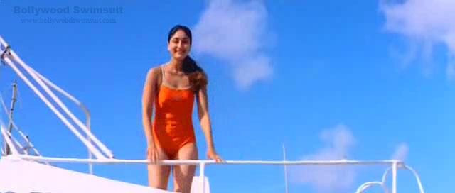 [Kareena_kapoor_swimsuit+(2).jpg]