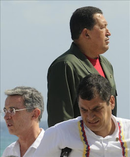 Uribe a Chávez: ¨Sea Varón¨ ; Chávez a Uribe: ¨Vete al Carajo¨
