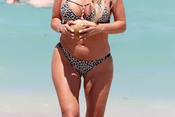 Paris Hilton Rocks Sexy Black & White Bikini 